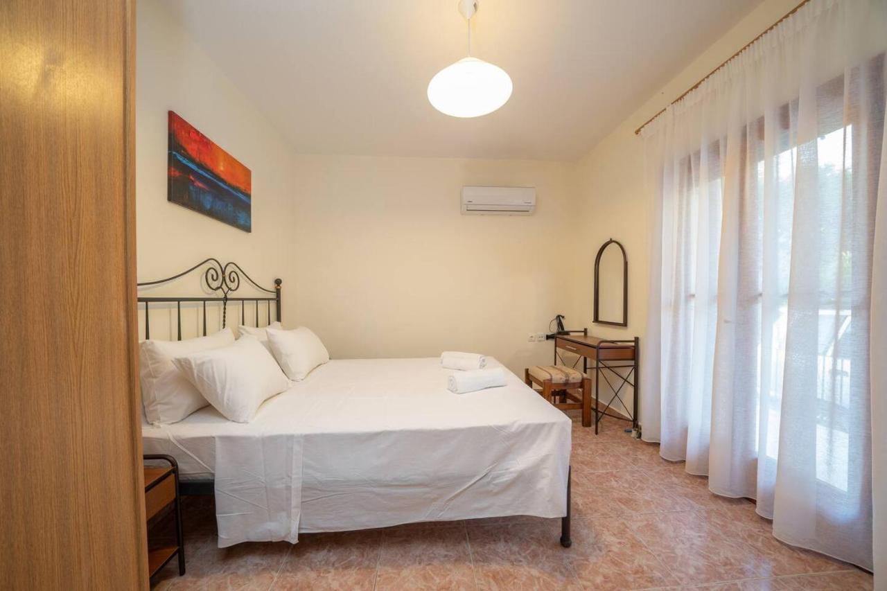 Afroditi Holiday Home - Blue Apartment Svoronata Exteriör bild